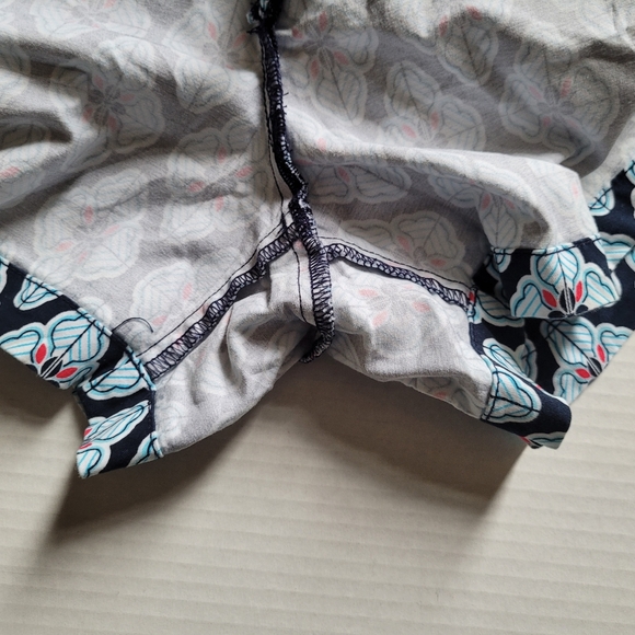 Crown & Ivy shorts size 12P mid rise preppy summer beach casual petite floral - Picture 8 of 13